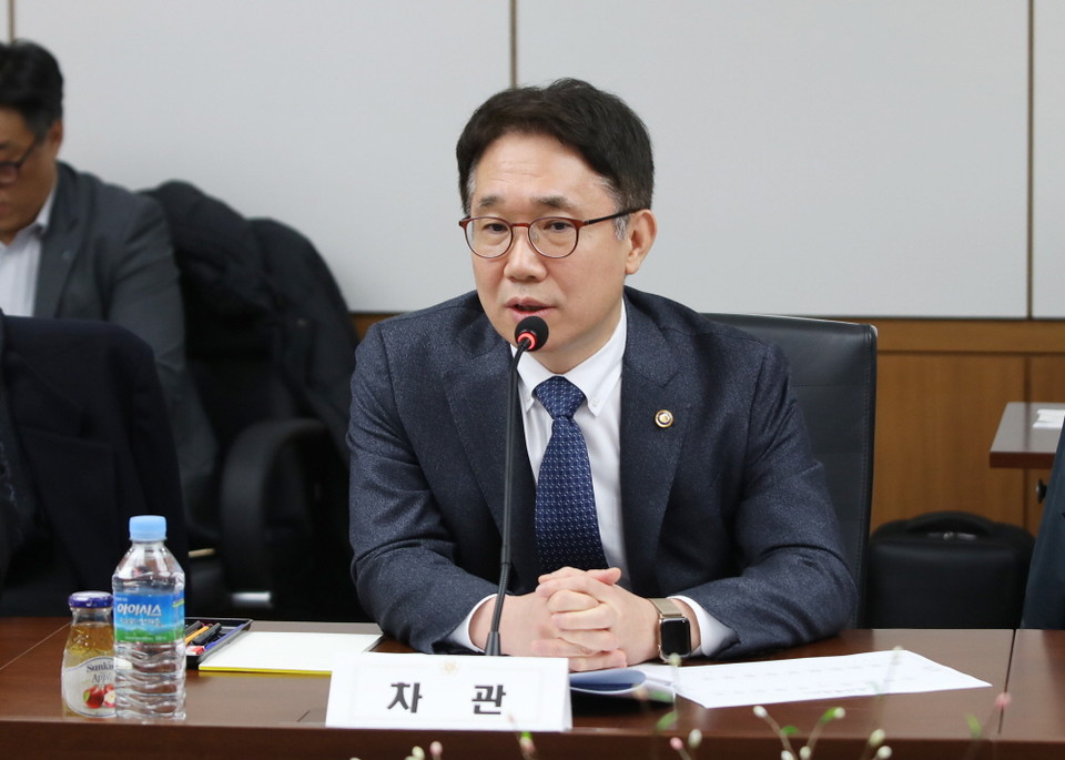 박선호 1차관이 건설안전혁신위원회 두번째 회의에서 내달 건설안전혁신대책을 발표하겠다고 말하고 있다.  [국토교통부 제공]