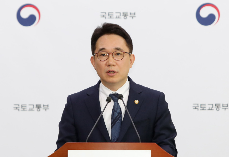 국토교통부 박선호 제1차관이 지난 6일 수도권 주택공급 기반 강화 방안을 발표하고 있다.