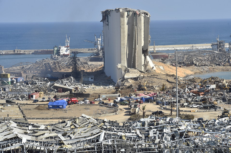 대폭발로 처참해진 레바논 베이루트 항구 모습.