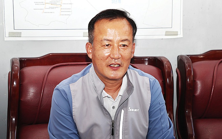 김경오 세보엠이씨 현장소장이 하자 없는 고품질 시공을 위해 현장 관리에 집중한다고 강조하고 있다.